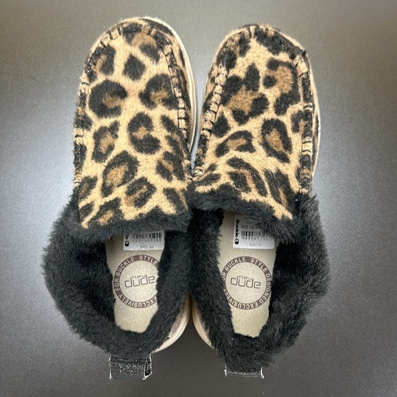 Hey Dude Denny Beige Leopard Animal Print Fur Ankle Bootie 6 Lightweight Comfy - Picture 2 of 11